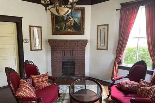 The Coombs Inn & Suites