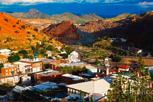 Lavender Pit Mine Bisbee Arizona overlook
