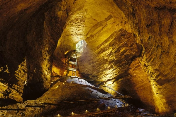 Marvel Cave under Silver Dollar City