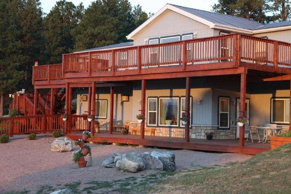 Sawin' Logs Inn Hulett Wyoming