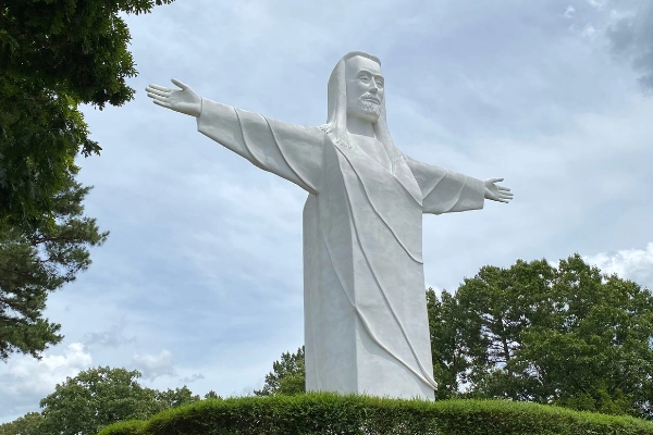 Christ of the Ozarks statue