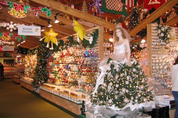 Bronner’s CHRISTmas Wonderland