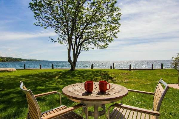 East Bay Suites in Grand Marais
