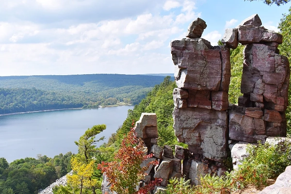 Hiking at Devil’s Lake State Park near Madison