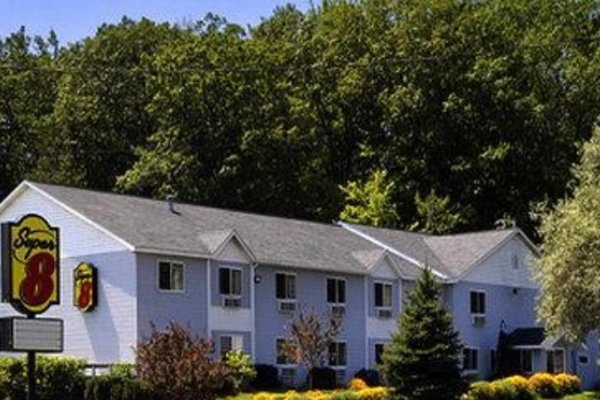 Super 8 by Wyndham Manistee