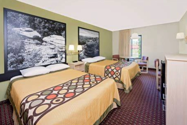 Super 8 by Wyndham Metropolis