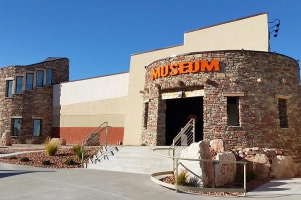 Moab Giants Dinosaur Park & Museum