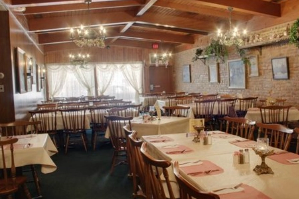 Hotel Nauvoo Restaurant dining room