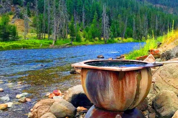 Boat Box Hot Springs on Salmon River