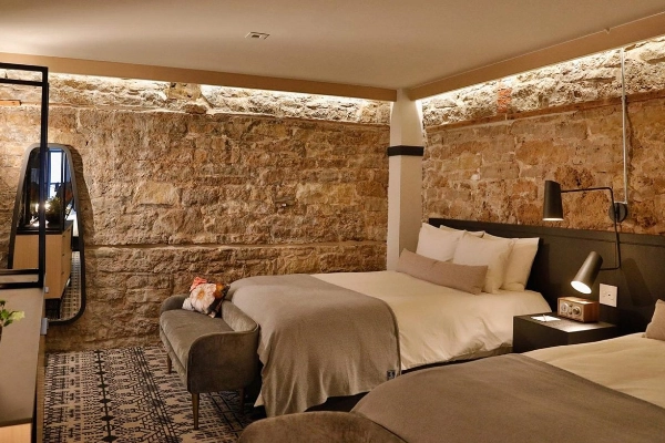 Lora Hotel