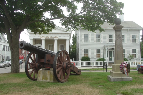 Cannon Square, Stonington