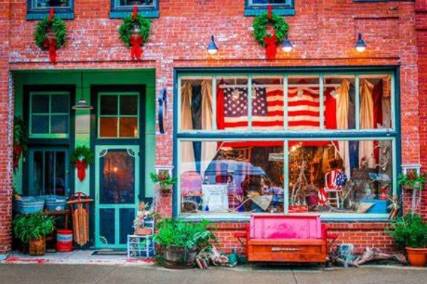 Front Street Galleries & Shops