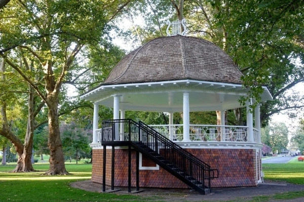 Pioneer Park Aviary
