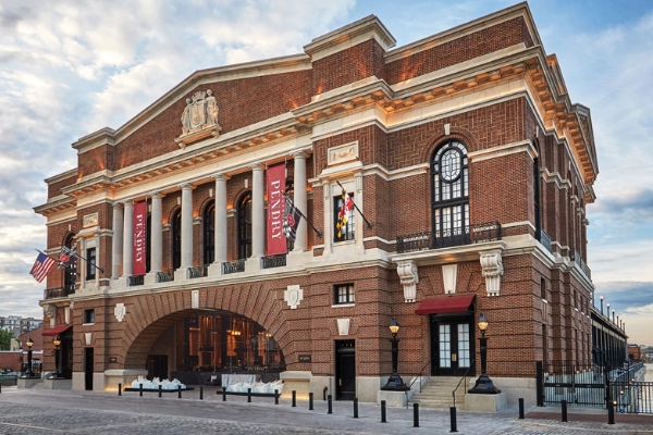 The historic, elegant courtyard of the Sagamore Pendry hotel