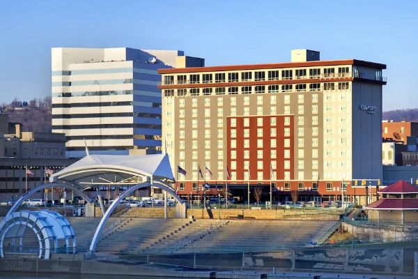 A modern room at the Four Points by Sheraton on the Kanawha River