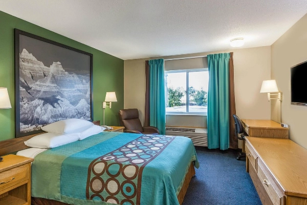 A clean and simple room at the Super 8 by Wyndham Sioux Falls