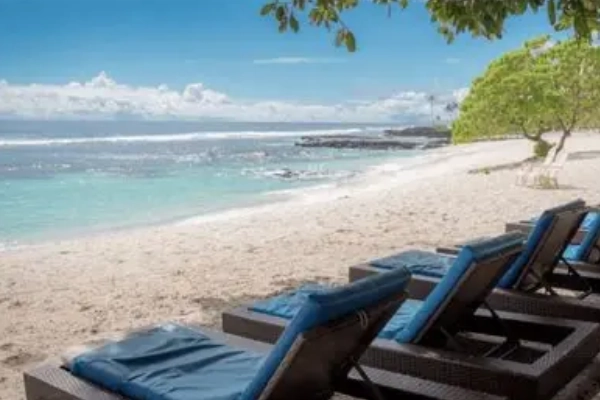 An upscale homestay with ocean views
