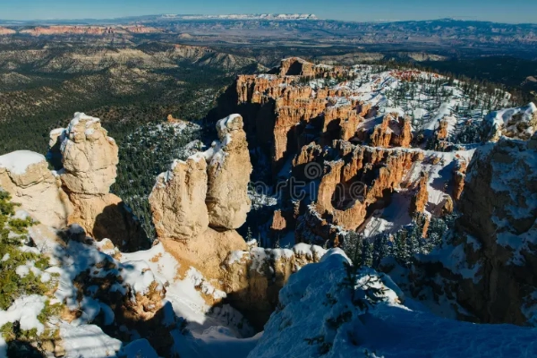 Quirky hoodoo clusters at Inspiration Point