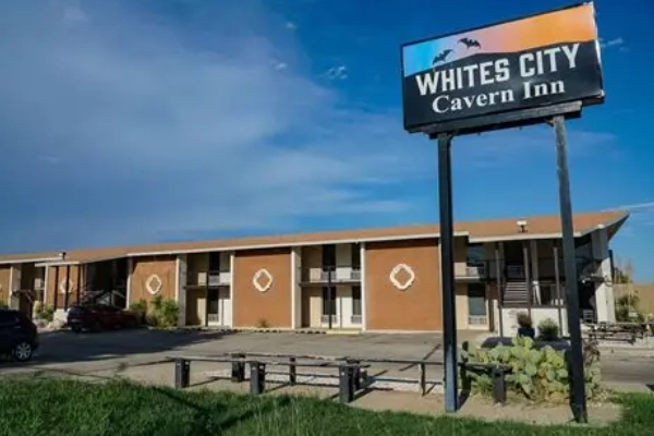 The retro sign of the White's City Cavern Inn