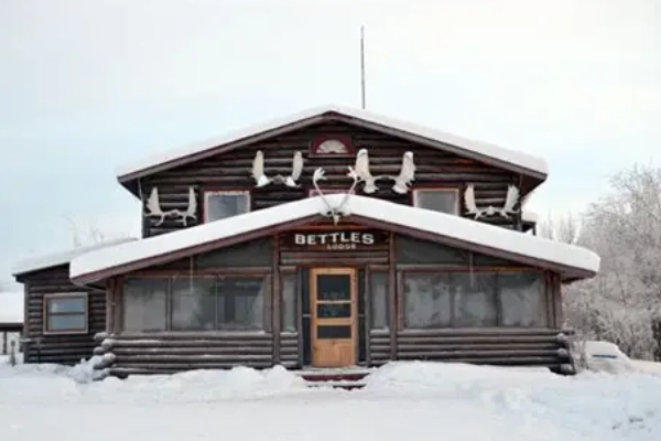 The rustic, elegant interior of Bettles Lodge