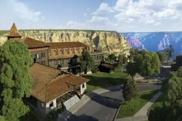 The historic and elegant El Tovar Hotel on the rim of the Grand Canyon