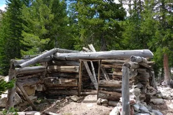 The historic 1900s Ranger Cabin at Baker Creek