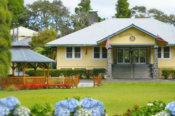 The cozy, mountain-style Kīlauea Lodge