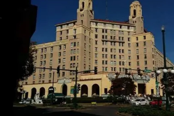 The grand, historic Arlington Resort Hotel