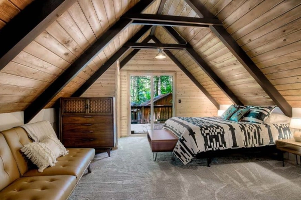 A rustic cabin in the woods near Mount Rainier National Park