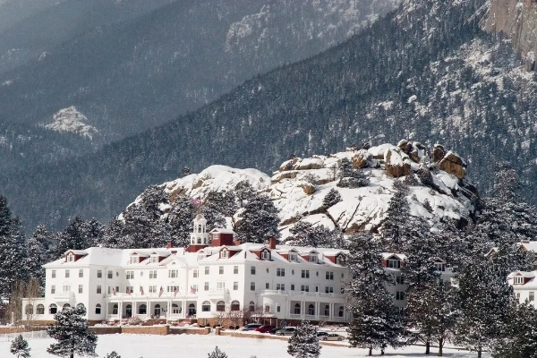 A comfortable resort on the shore of a lake with mountain views