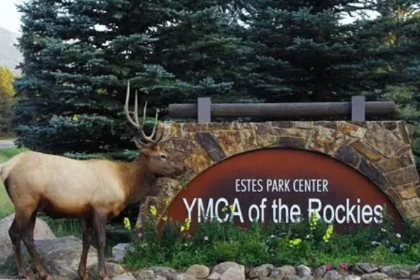 Family-friendly cabins at the YMCA of the Rockies near the park entrance