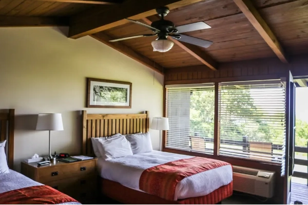 A resort with sweeping views of the mountain ridges