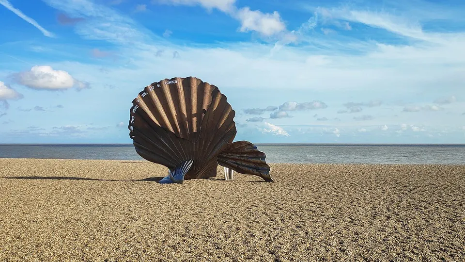 Aldeburgh destination photo: Aldeburgh beach - Scallop