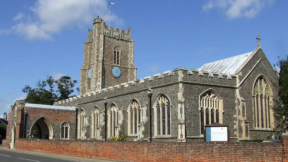 Aldeburgh destination photo: St Peter and St Paul's Church, Aldeburgh, Suffolk crop