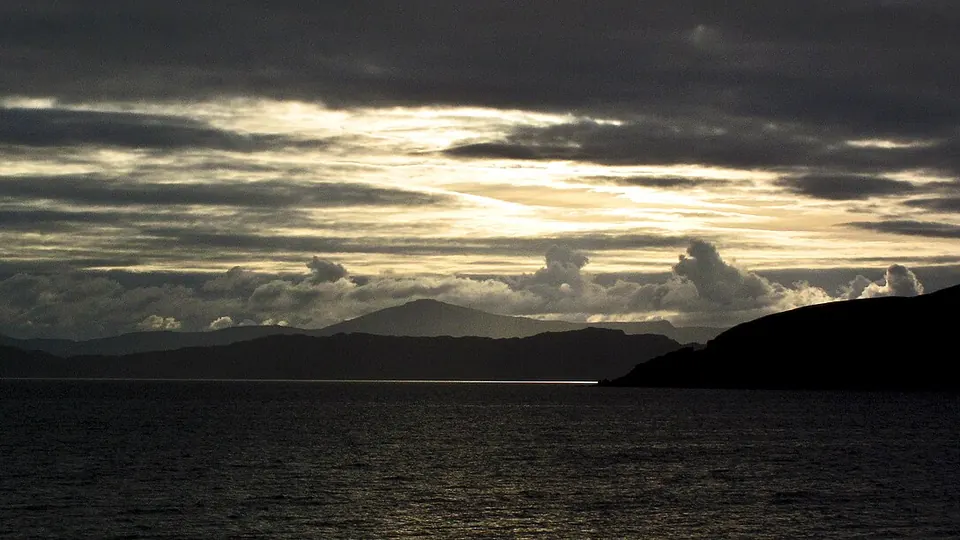 Applecross Highlands destination photo: "Good evening, Skye". From Applecross village. - panoramio