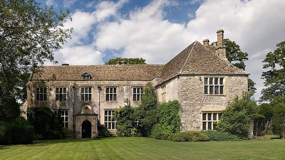 Avebury destination photo: Avebury Manor view from south