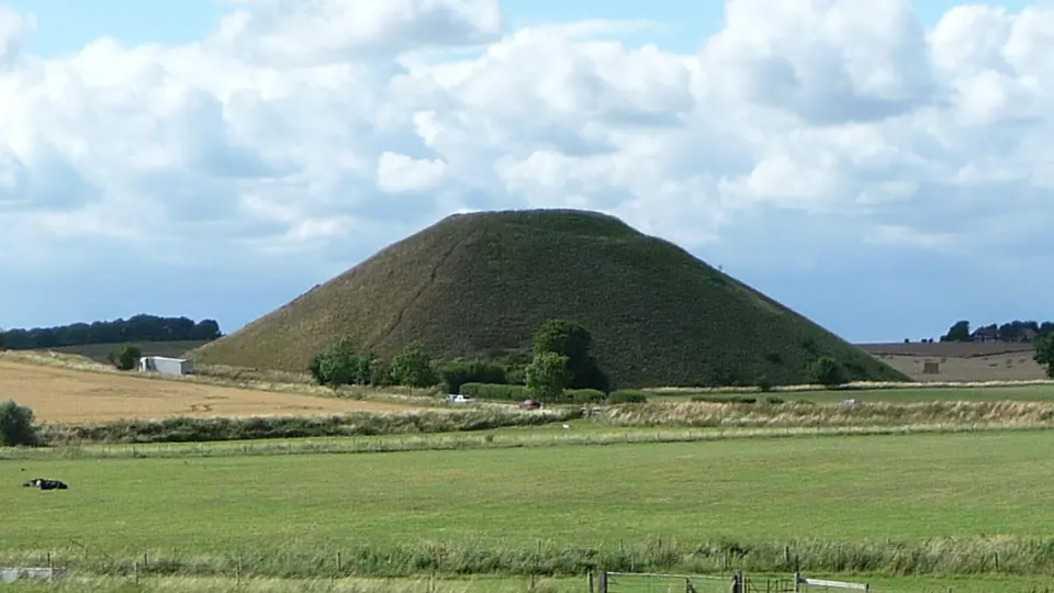Avebury destination photo: Silbury 1