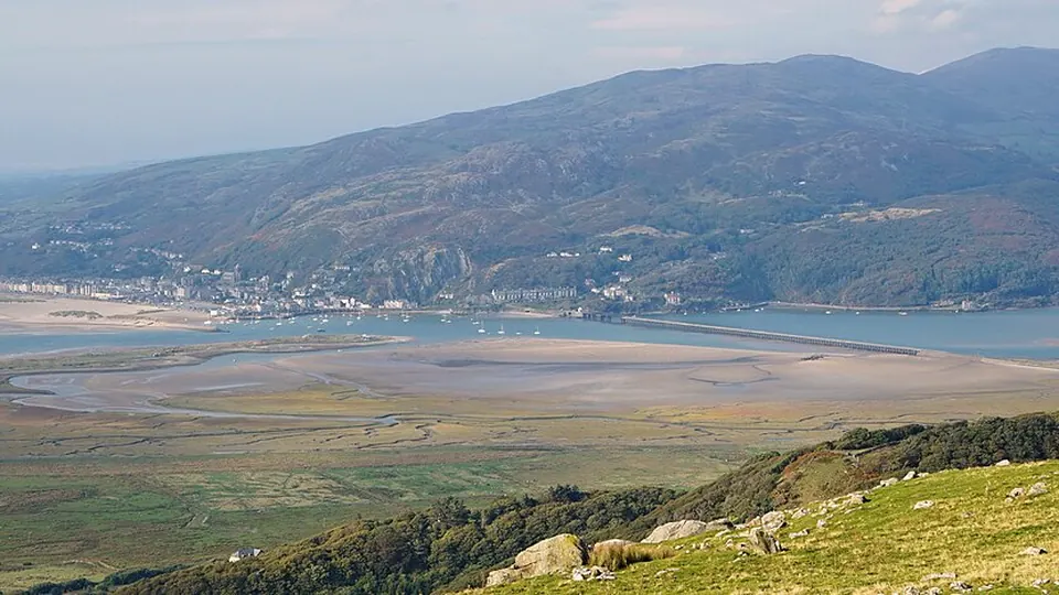 Barmouth destination photo: Barmouth and Barmouth Bridge from above Fairbourne (cropped)