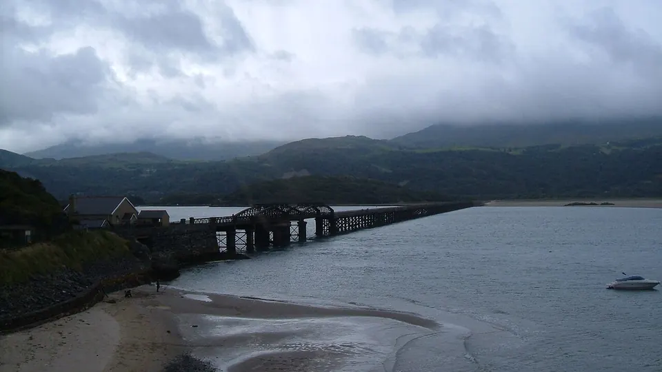 Barmouth destination photo: Bridge over Mawddach estuary Barmouth