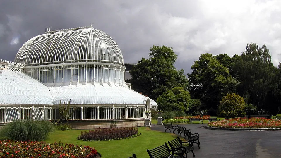 Belfast destination photo: Belfast Botanic Gardens glasshouse