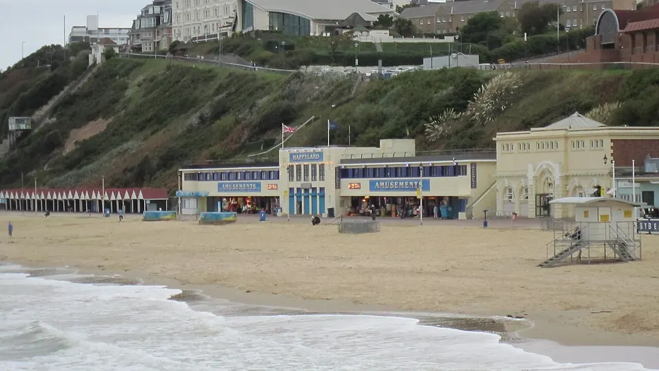 Bournemouth destination photo: Bournemouth Beach, Dorset (460697) (9453882645)