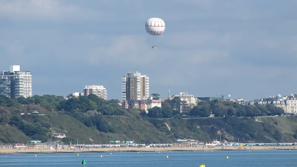 Bournemouth destination photo: Bournemouth Beach, Dorset (460789) (9454506791)