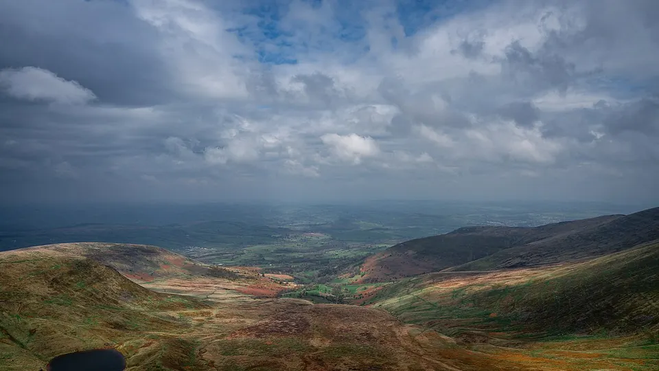 Brecon Beacons / Bannau Brycheiniog destination photo: Bannau Brycheiniog Lake and Fields