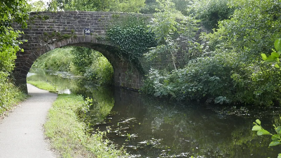 Brecon Beacons / Bannau Brycheiniog destination photo: Bridge to Bannau Brycheiniog