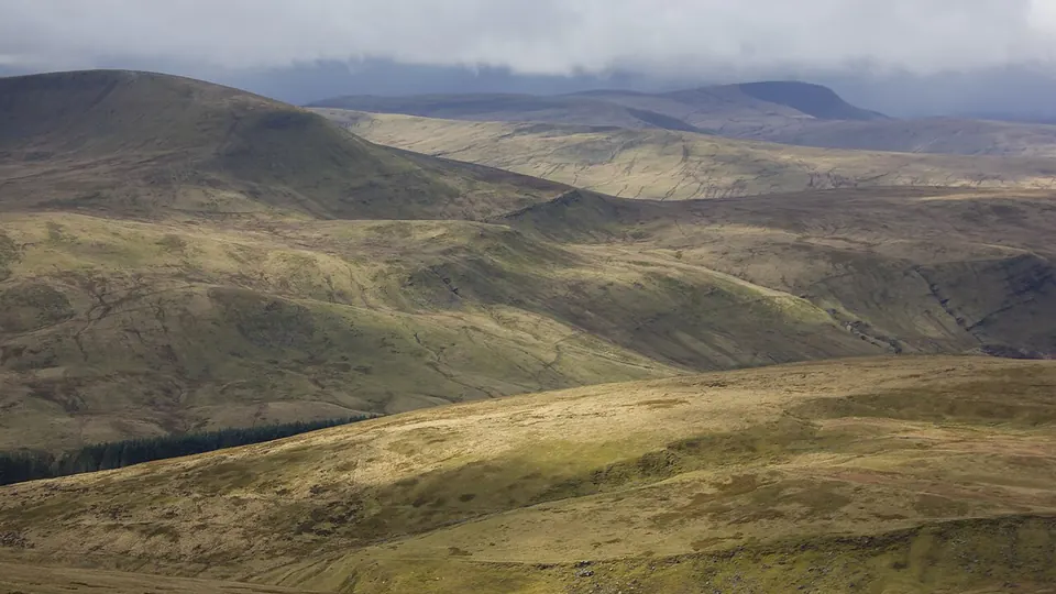 Brecon Beacons / Bannau Brycheiniog destination photo: Brecon Beacons- the view on the climb up Pen y Fan (27049689481)
