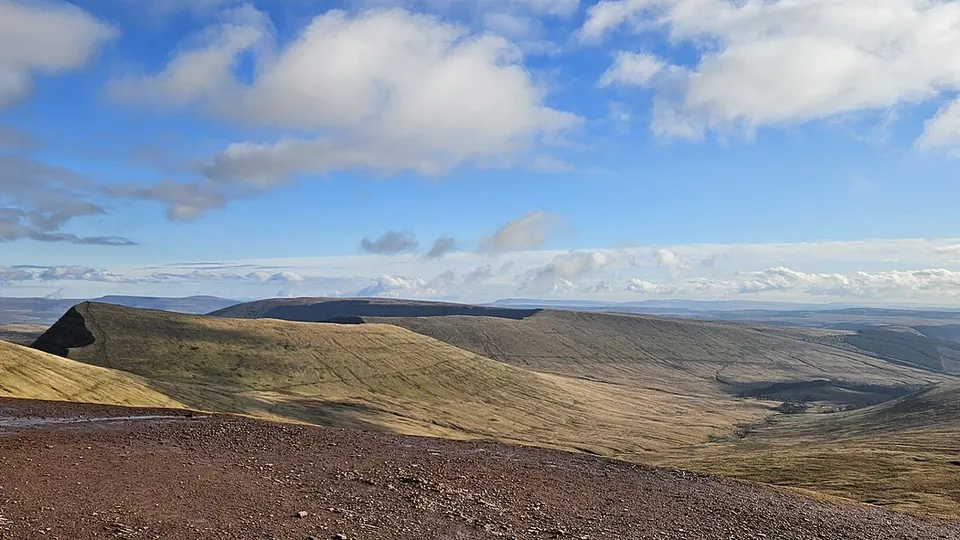 Brecon Beacons / Bannau Brycheiniog destination photo: View from the top of Pen y Fan, Bannau Brycheiniog