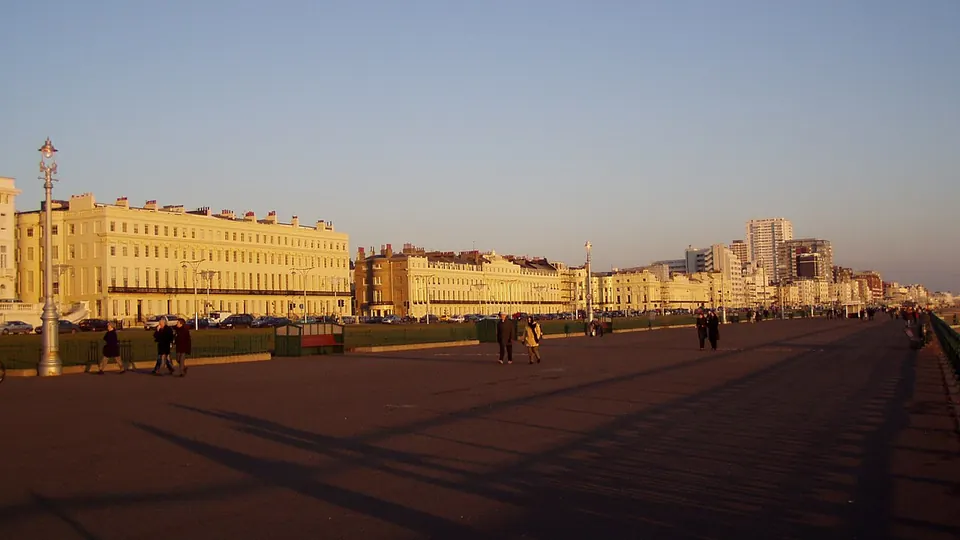 Brighton destination photo: Brighton Seafront Palmeira Square