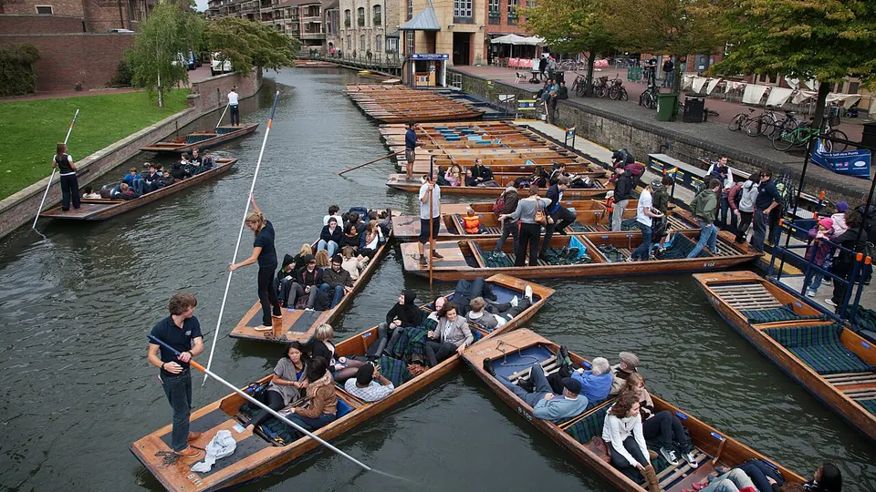 Cambridge destination photo: Cambridge - Punting in Cambridge - 1690