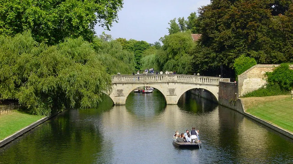 Cambridge destination photo: Clare Bridge 2003