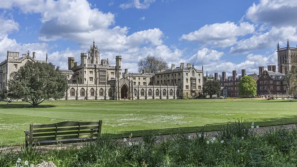 Cambridge destination photo: Cambridge - St John College - New Court